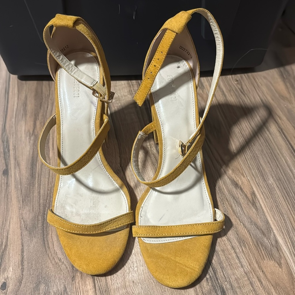 Yellow basic one strap heel